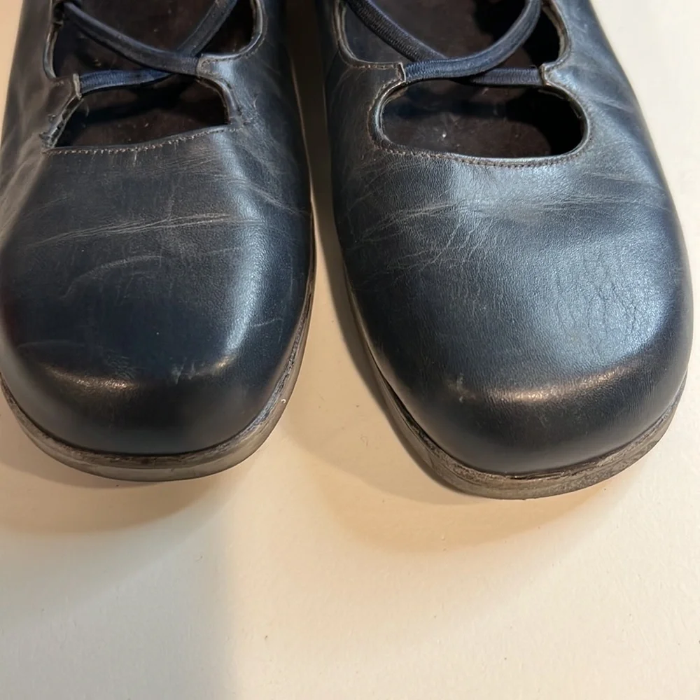 Munro Shoes Elastic Lacing Size 8.5 Narrow